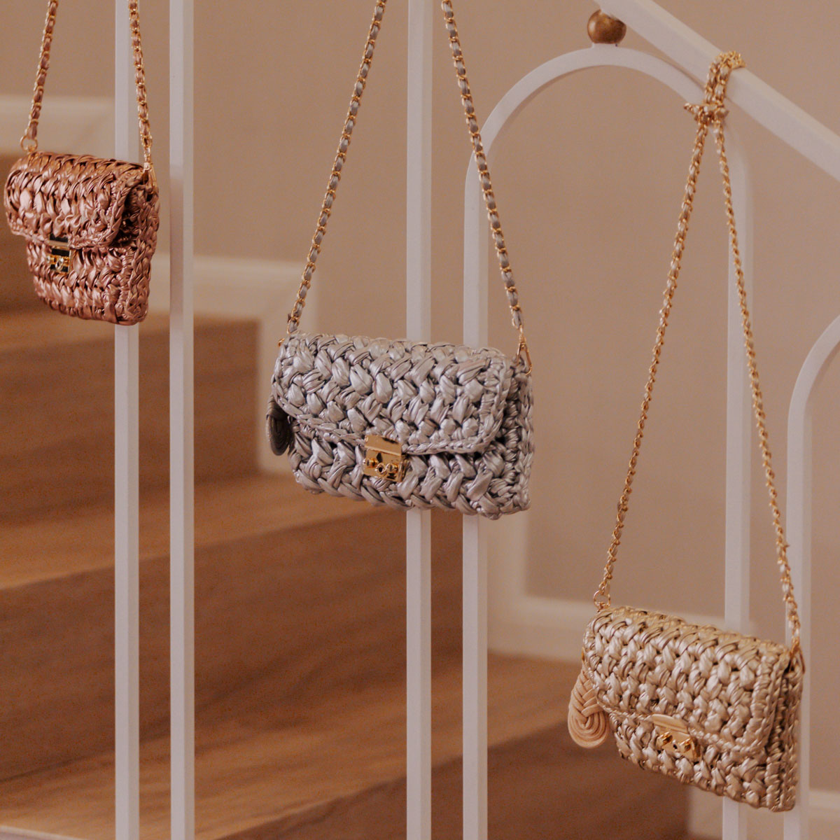 Borsa pochette all'uncinetto in fettuccia metallizzata