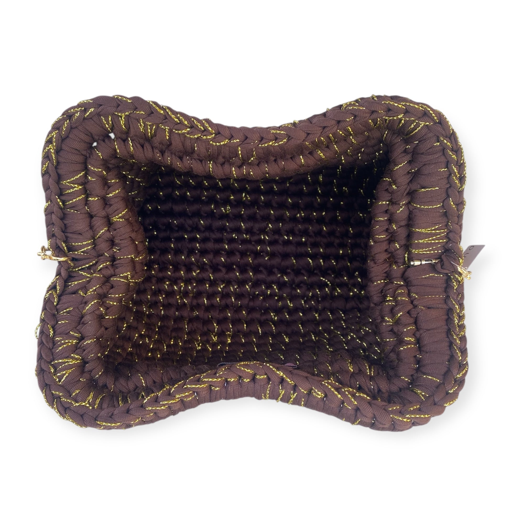 Clutch in fettuccia all'uncinetto marrone con filo lurex oro