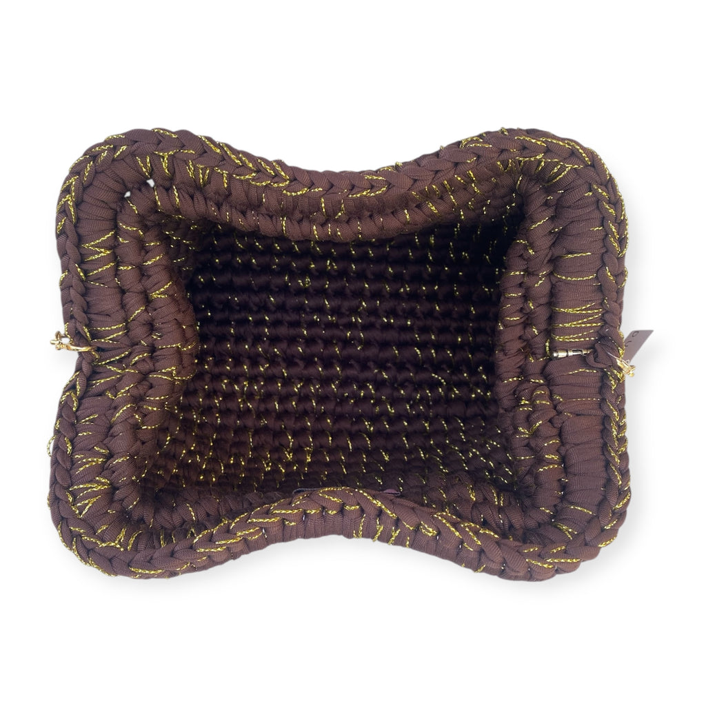Clutch in fettuccia all'uncinetto marrone con filo lurex oro