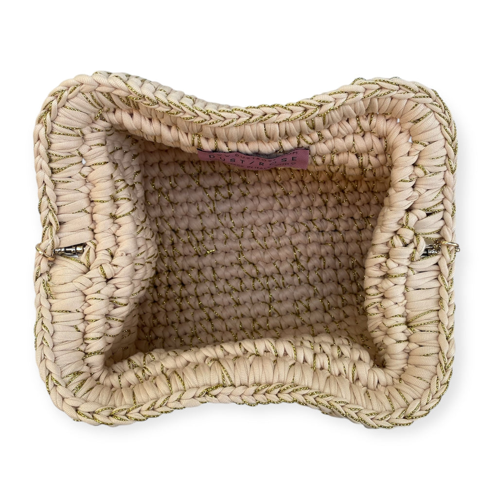 Clutch in fettuccia all'uncinetto panna con filo lurex oro