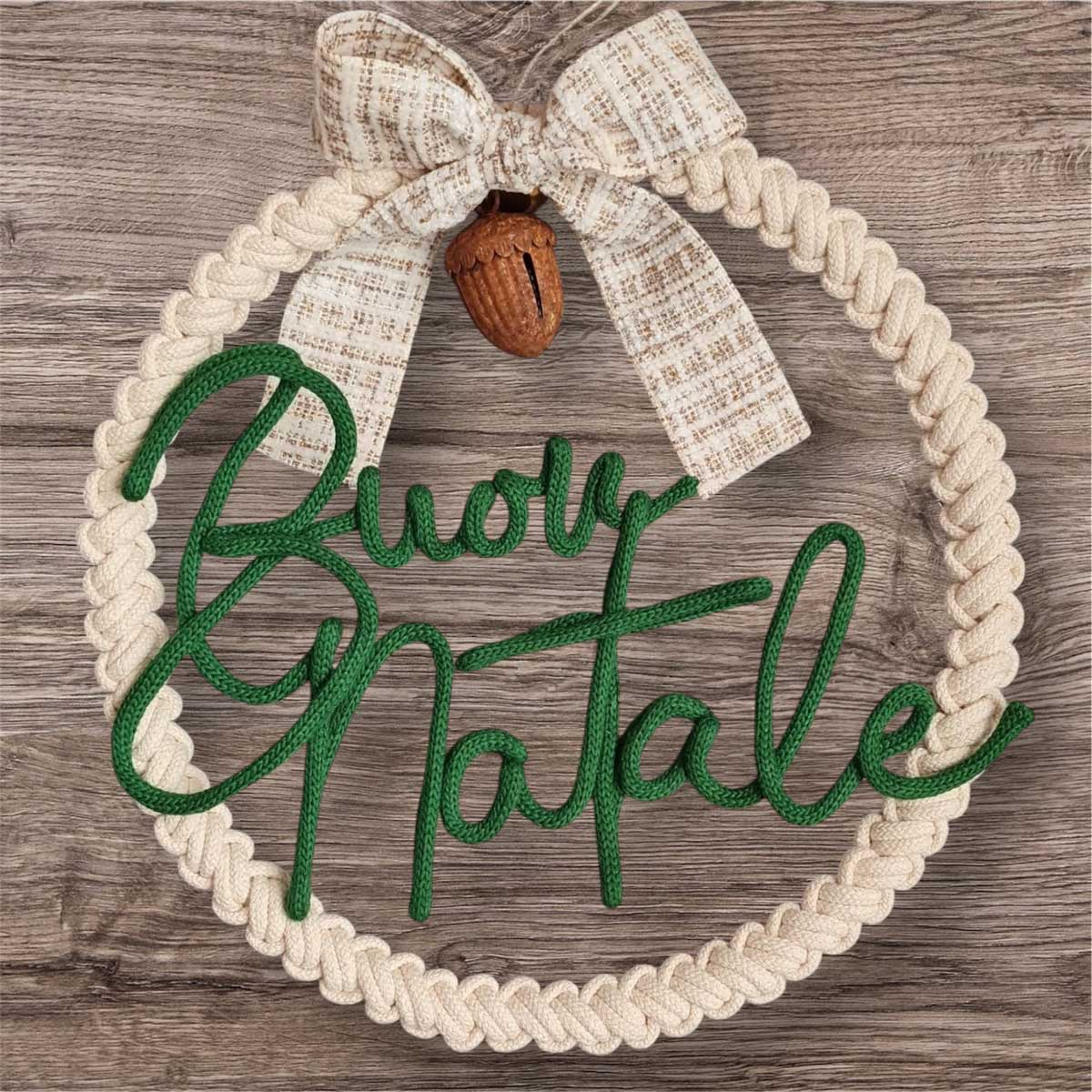 Ghirlanda macramè in cotone intrecciato con scritta personalizzata