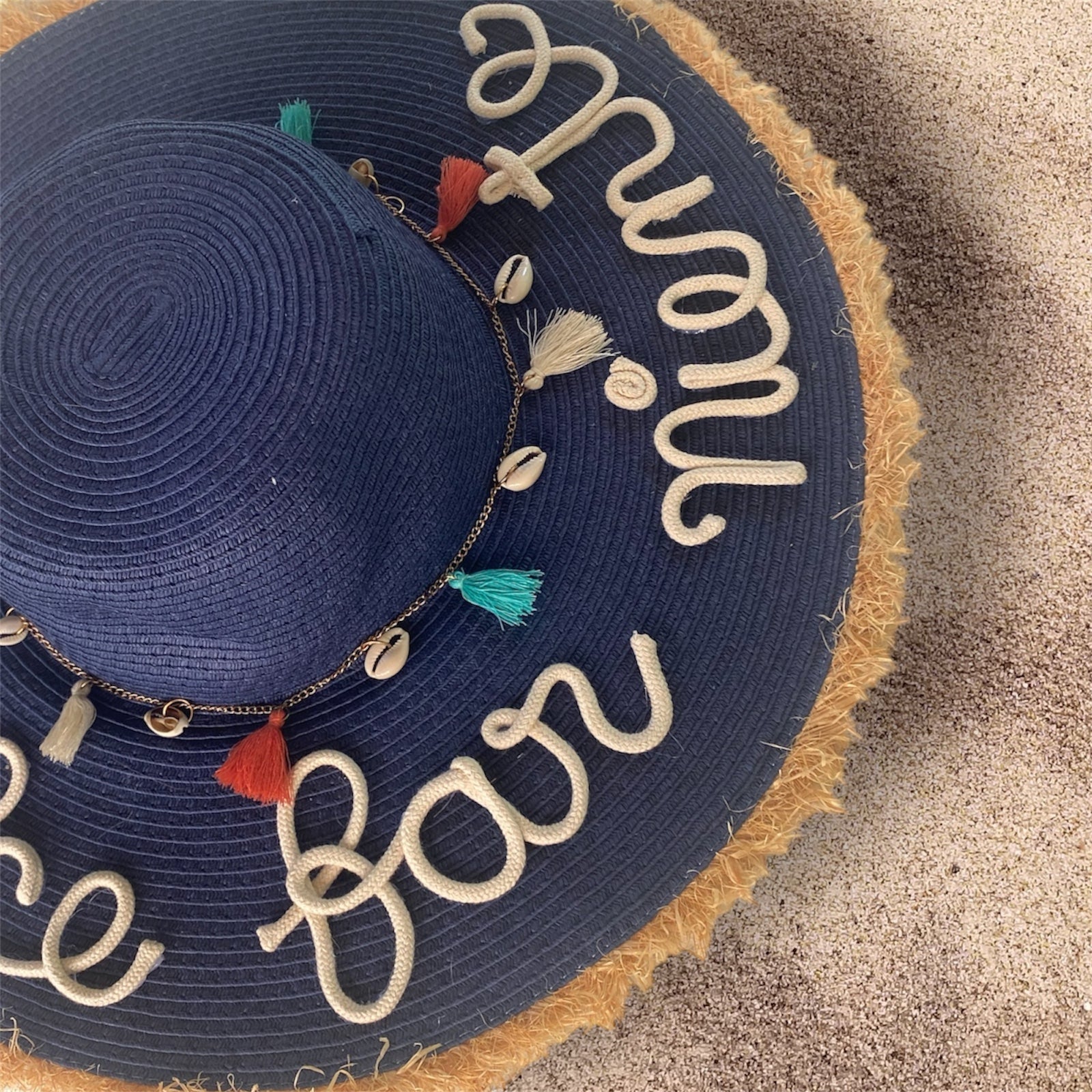 Cappello in paglia con scritta personalizzata