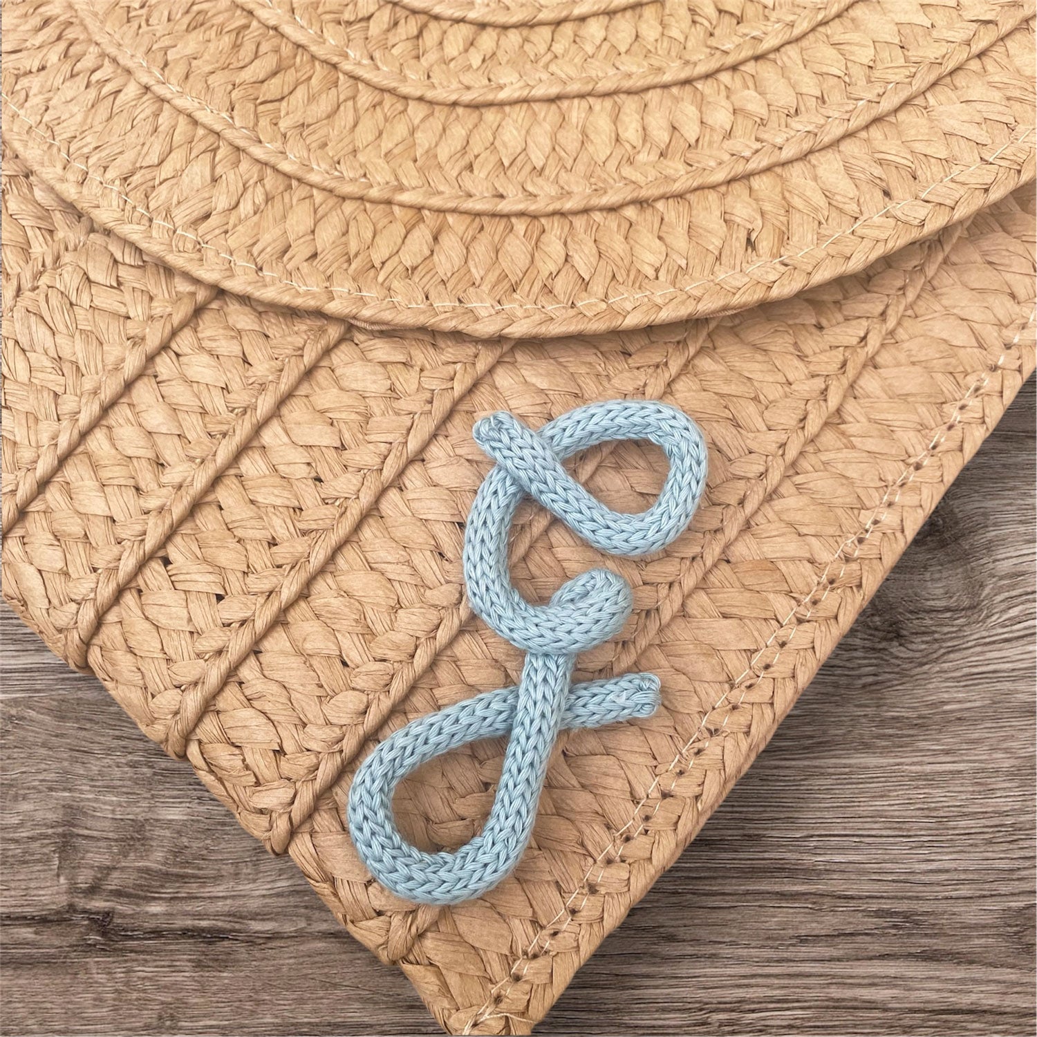 Pochette in paglia beige con nome personalizzato