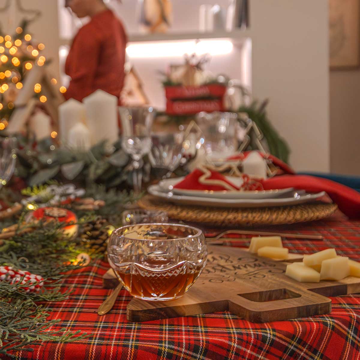Tagliere a forma di Albero di Natale con incisione Merry Christmas