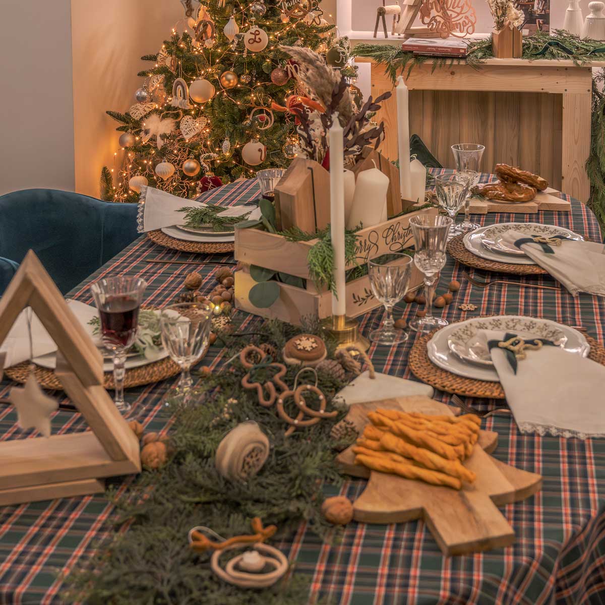 Tagliere in legno a forma di albero di Natale con punta di marmo
