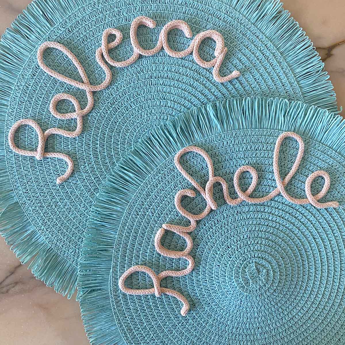 Tovaglietta personalizzata con nome turchese con frange