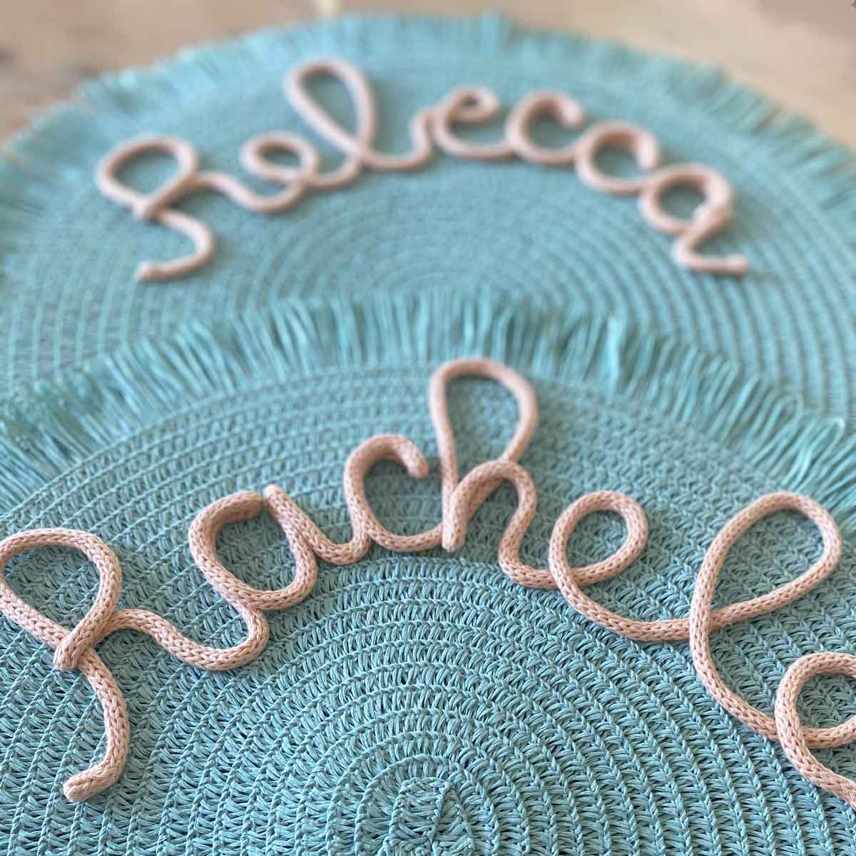 Tovaglietta personalizzata con nome turchese con frange