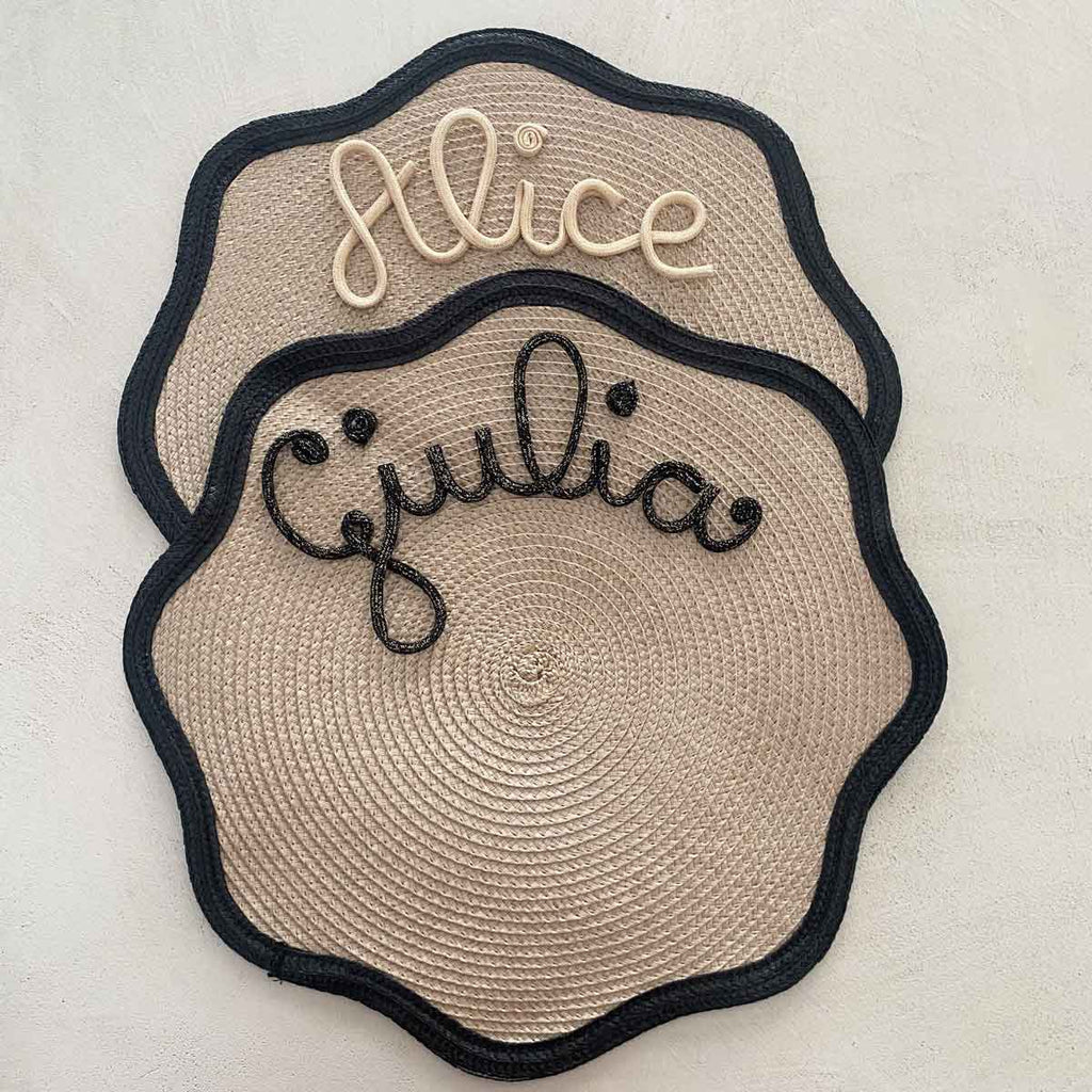 Tovaglietta personalizzata con nome forma ondulata bicolore