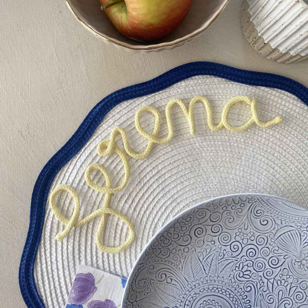 Tovaglietta personalizzata con nome forma ondulata bicolore