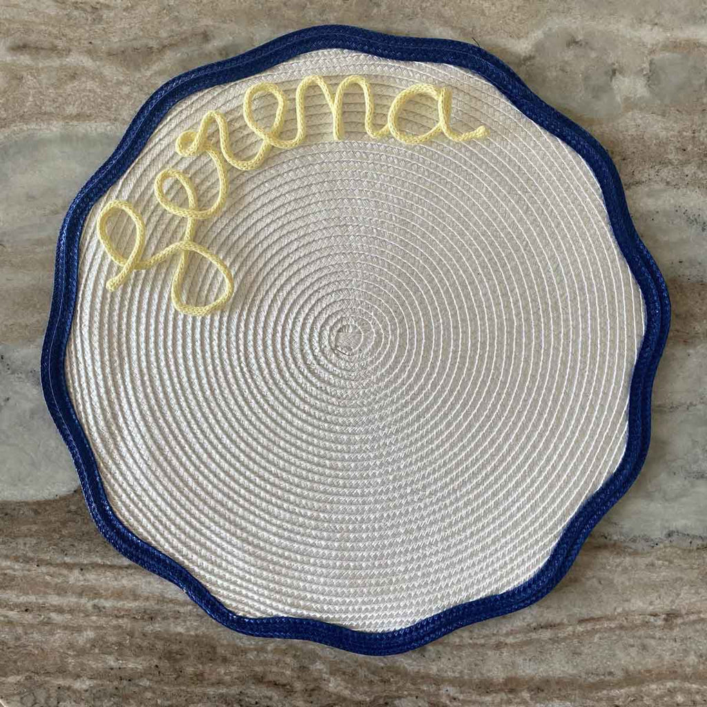 Tovaglietta personalizzata con nome forma ondulata bicolore