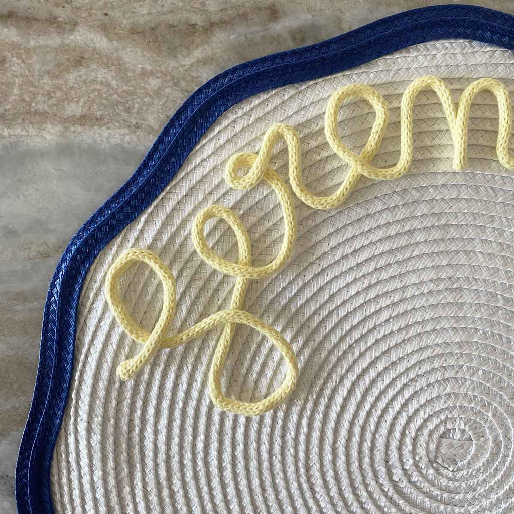 Tovaglietta personalizzata con nome forma ondulata bicolore