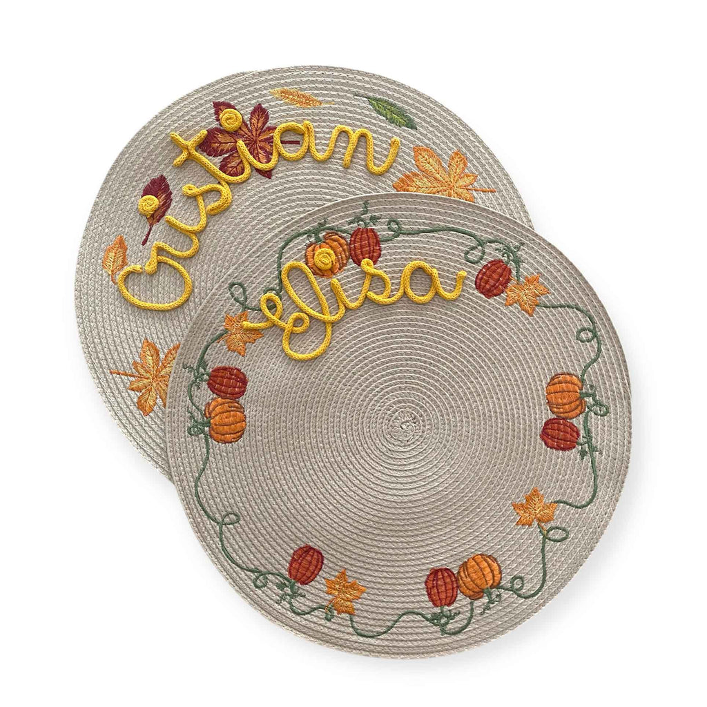 Tovaglietta personalizzata con nome e ricami di foglie autunnali o zucche