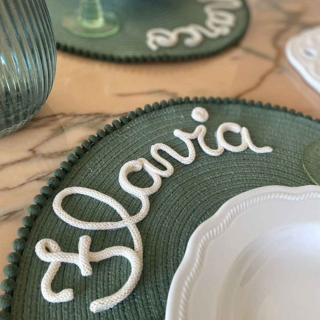 Tovaglietta personalizzata con nome verde e pon pom