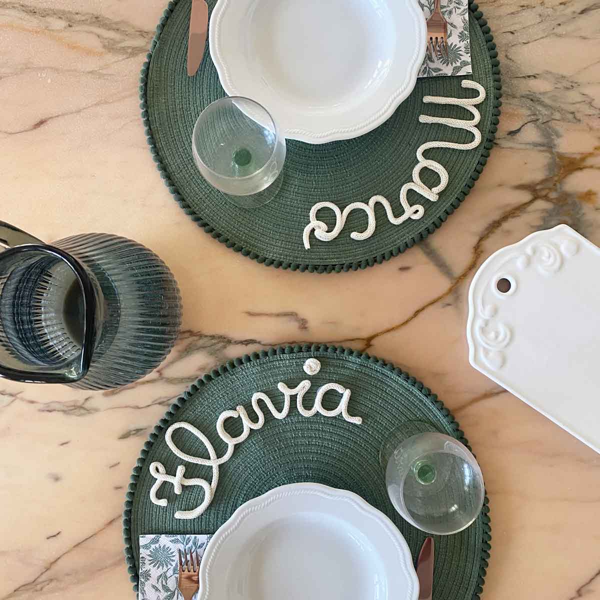 Tovaglietta personalizzata con nome verde e pon pom