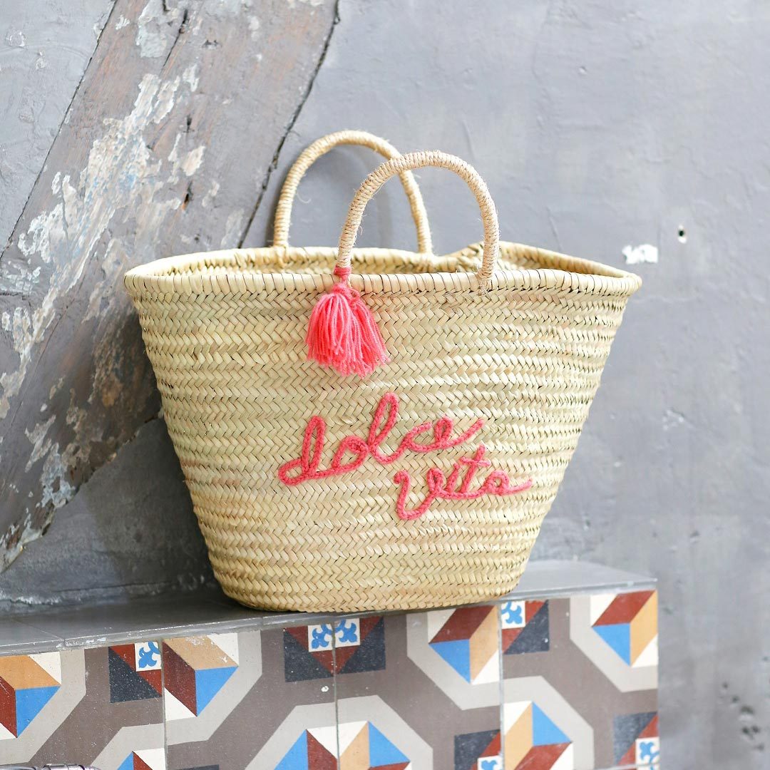 Borsa di paglia con scritta personalizzata