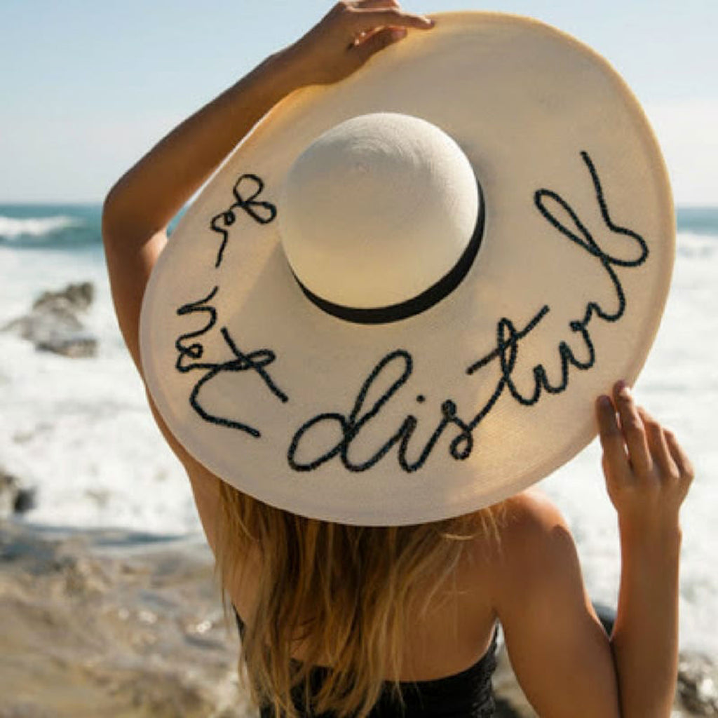 Cappello in paglia con scritta personalizzata
