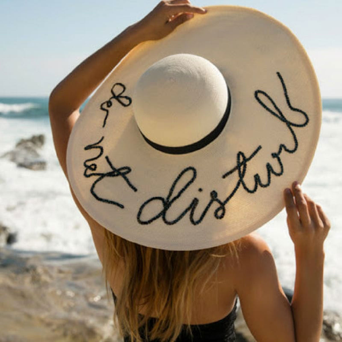 Cappello in paglia con scritta personalizzata