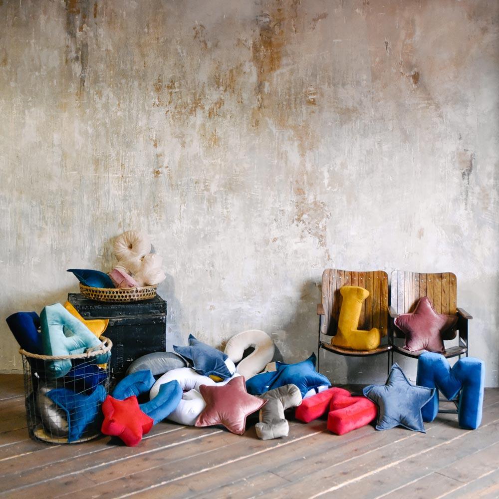 Cuscino a forma di cuore in velluto azzurro