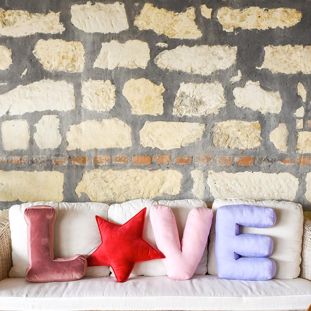 Cuscino a forma di stella in velluto rosso