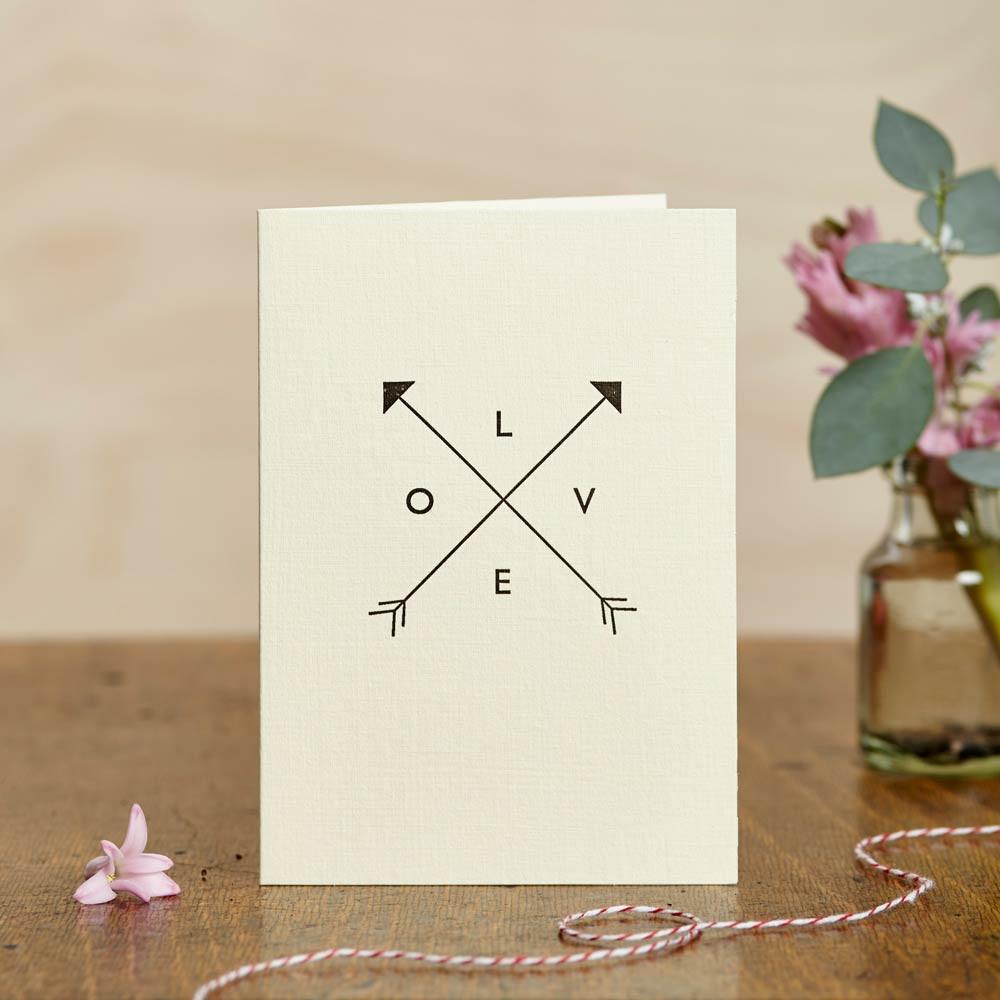 Biglietto d'amore Katie Leamon Love con frecce