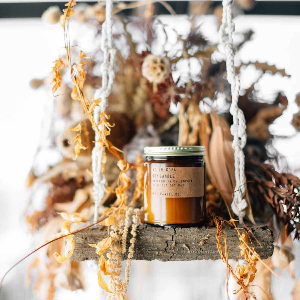 P.F. Candle Co. Copal candela handmade 100% cera di soia