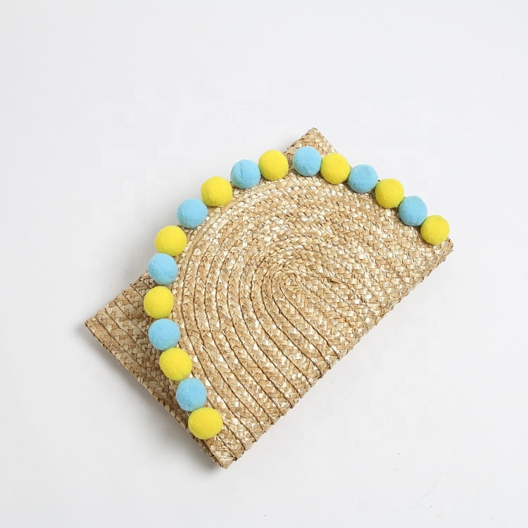 Pochette in paglia Ibiza con scritta personalizzata e pon pom gialli/azzurri