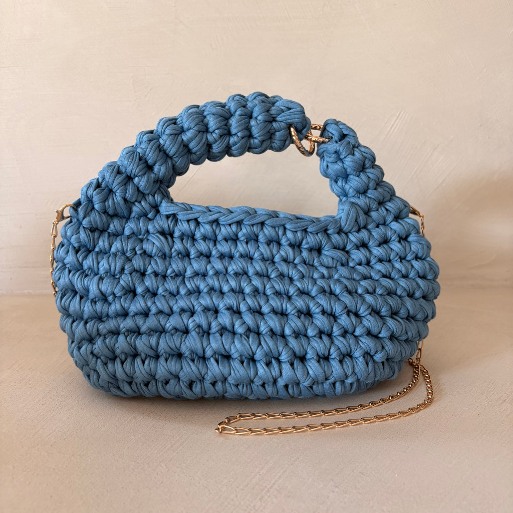 Hobo bag all'uncinetto blu