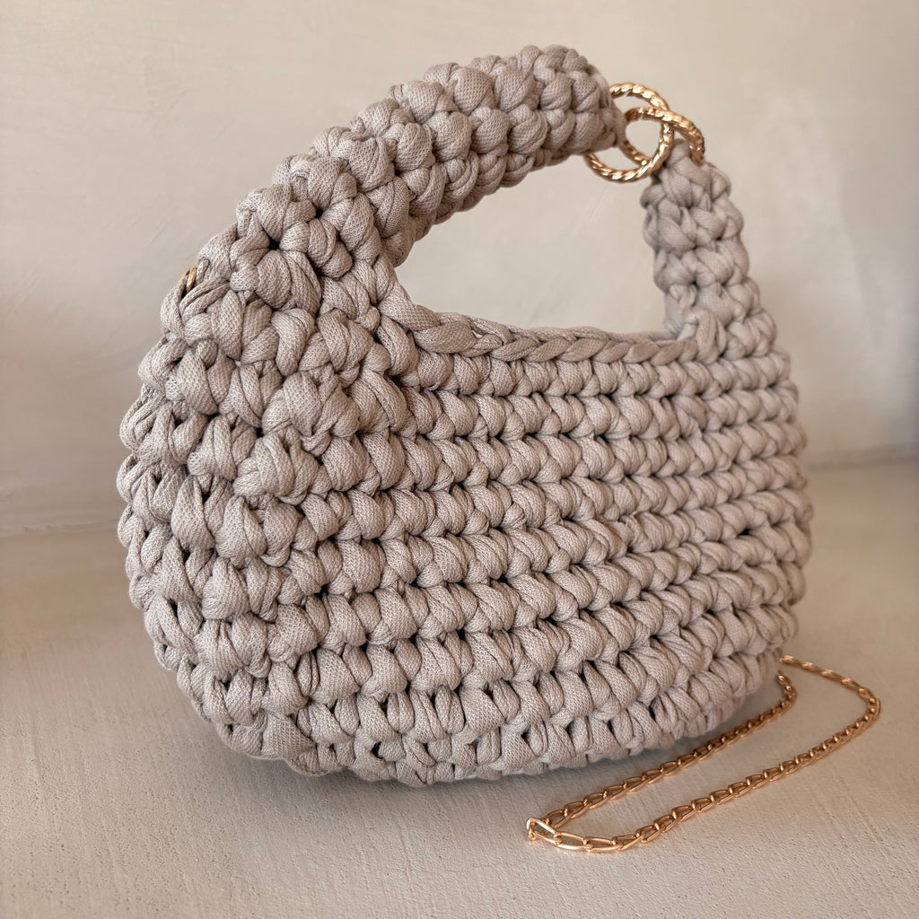Hobo bag all'uncinetto beige