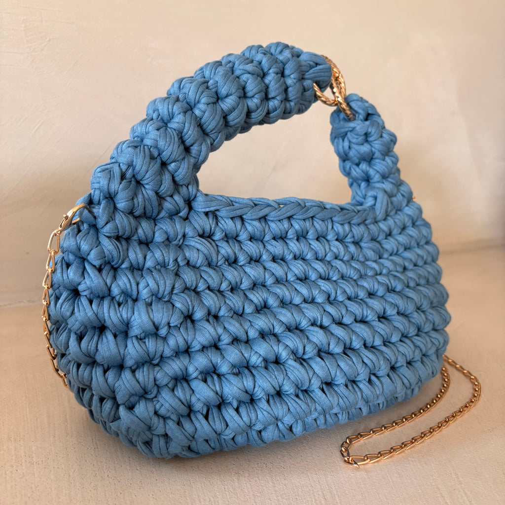 Hobo bag all'uncinetto blu