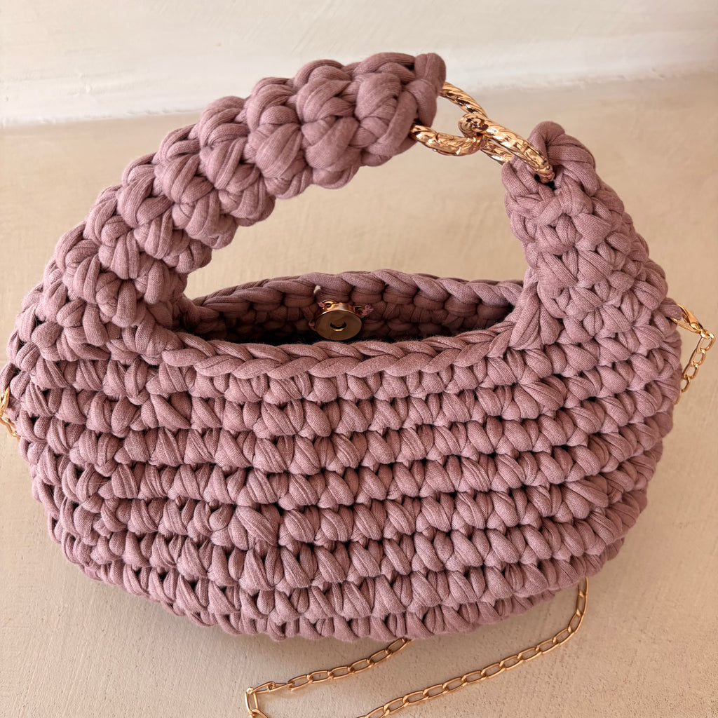 Hobo bag all'uncinetto malva