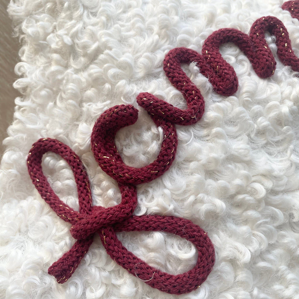 Cuscino a forma di stella tessuto bouclè bianco teddy con scritta personalizzata
