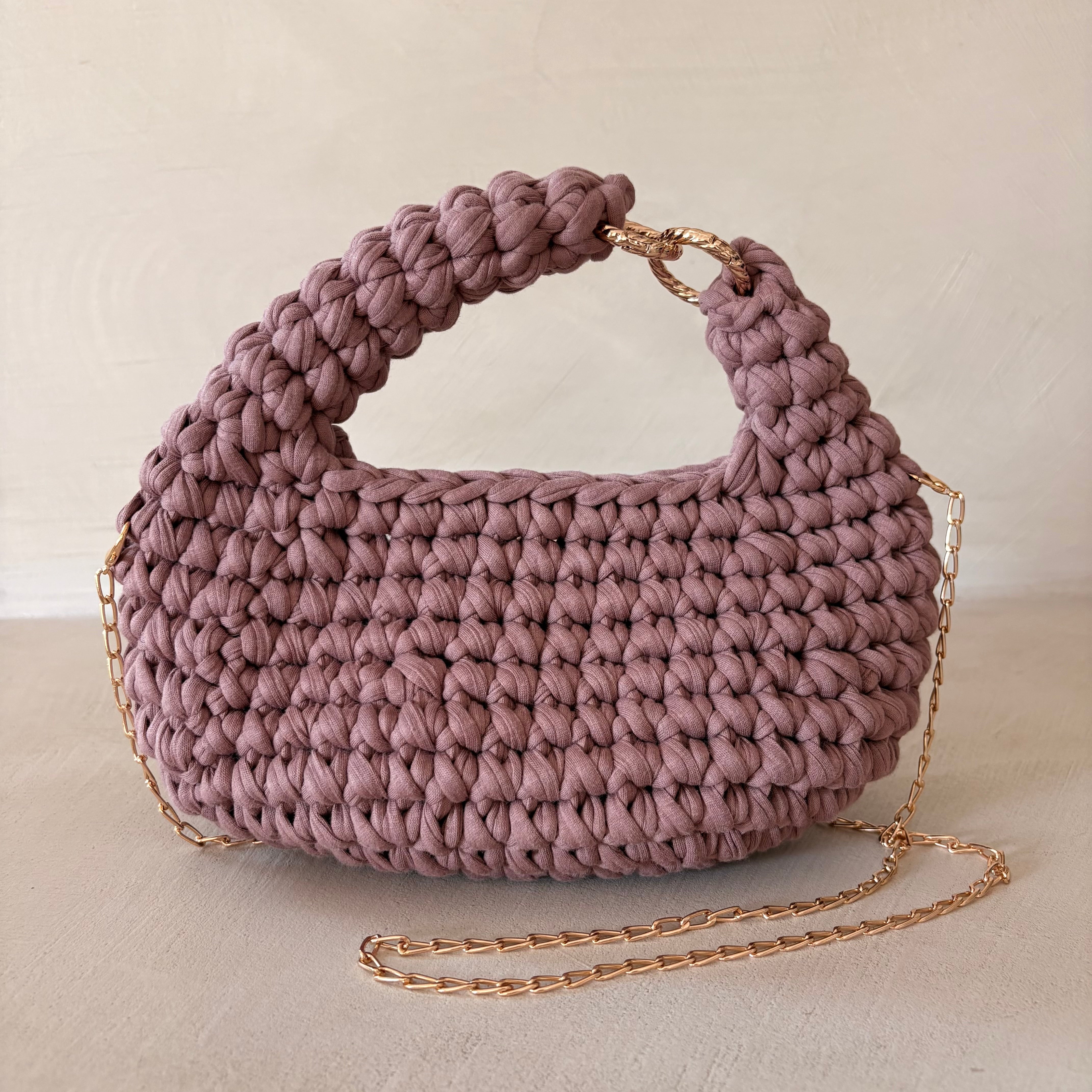 Hobo bag all'uncinetto malva