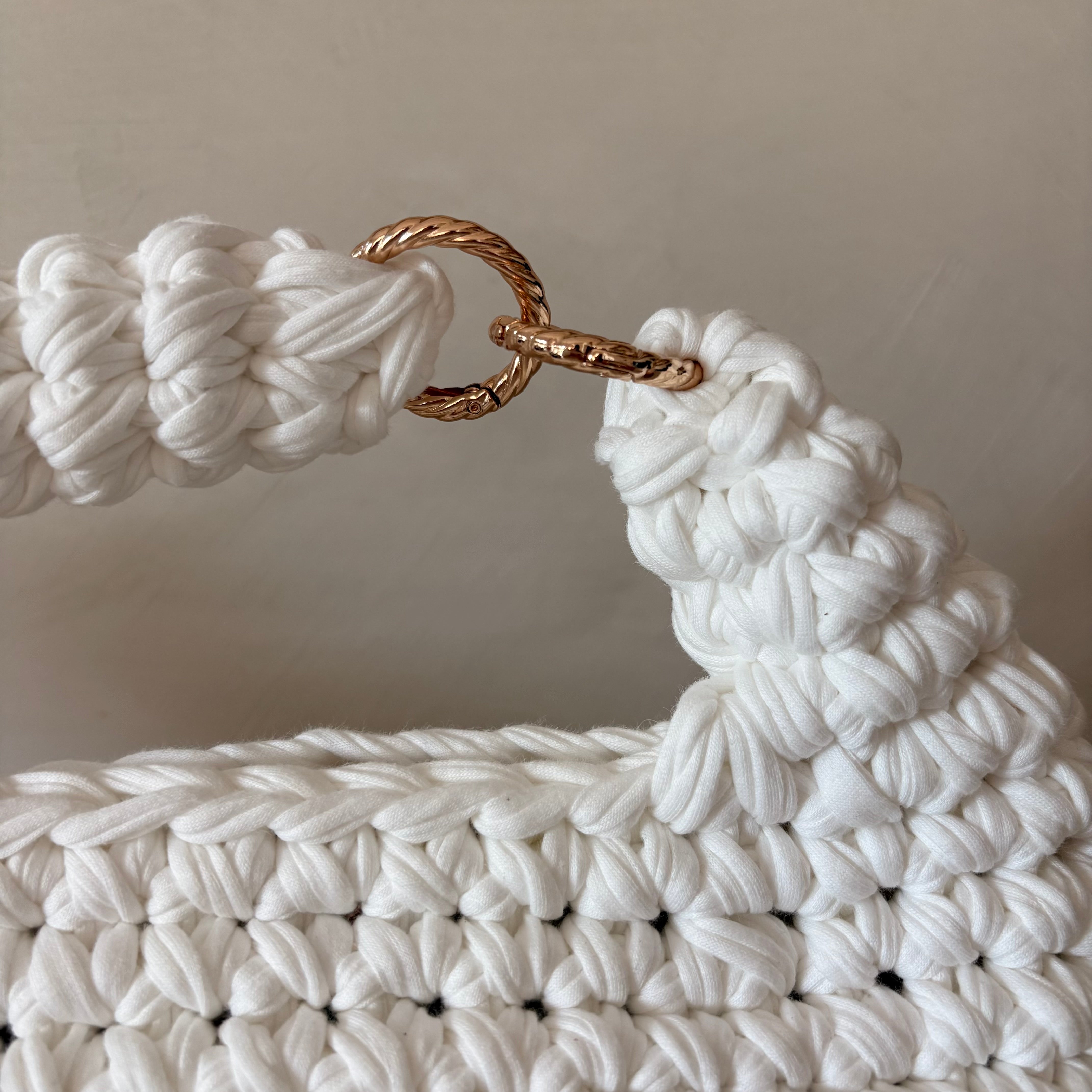 Hobo bag all'uncinetto panna