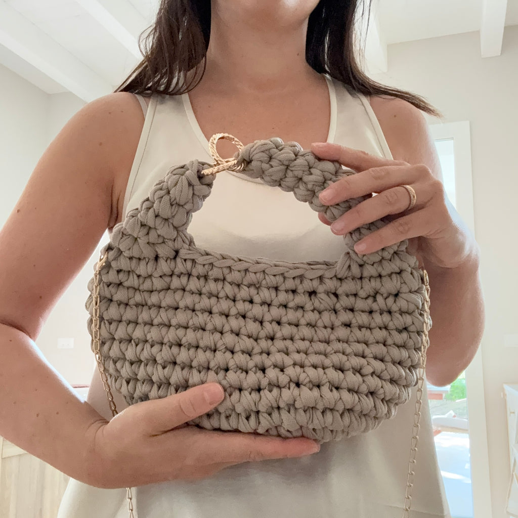 Hobo bag all'uncinetto beige