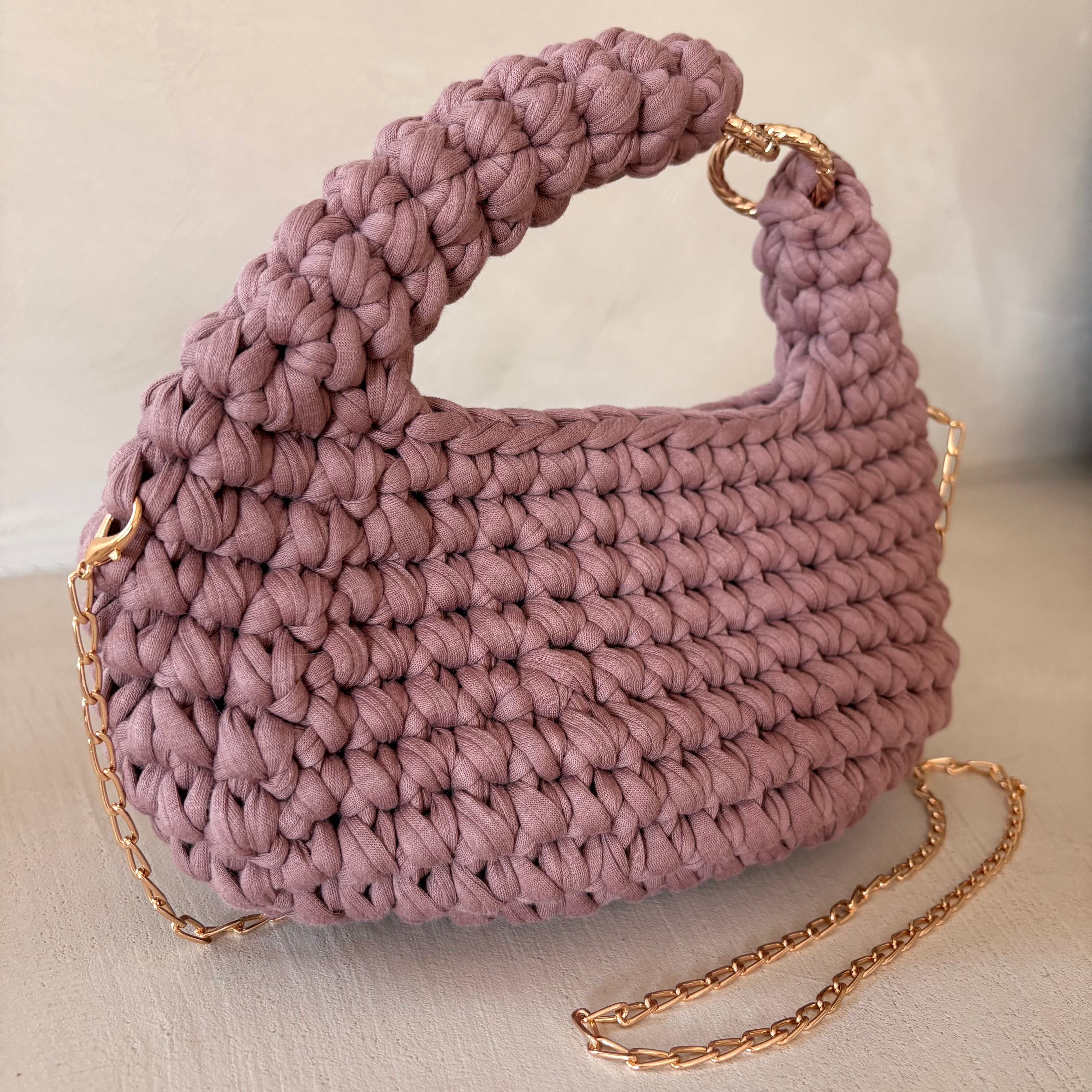 Hobo bag all'uncinetto malva