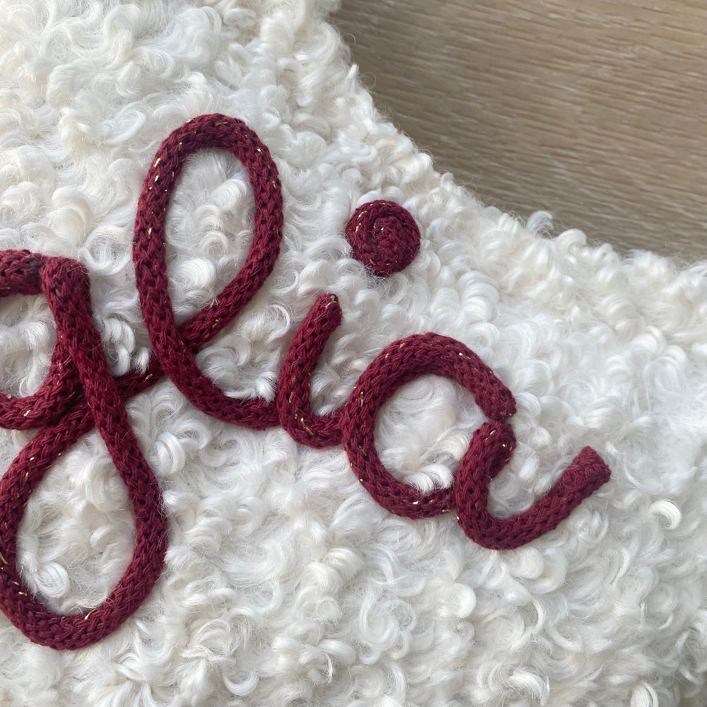 Cuscino a forma di stella tessuto bouclè bianco teddy con scritta personalizzata