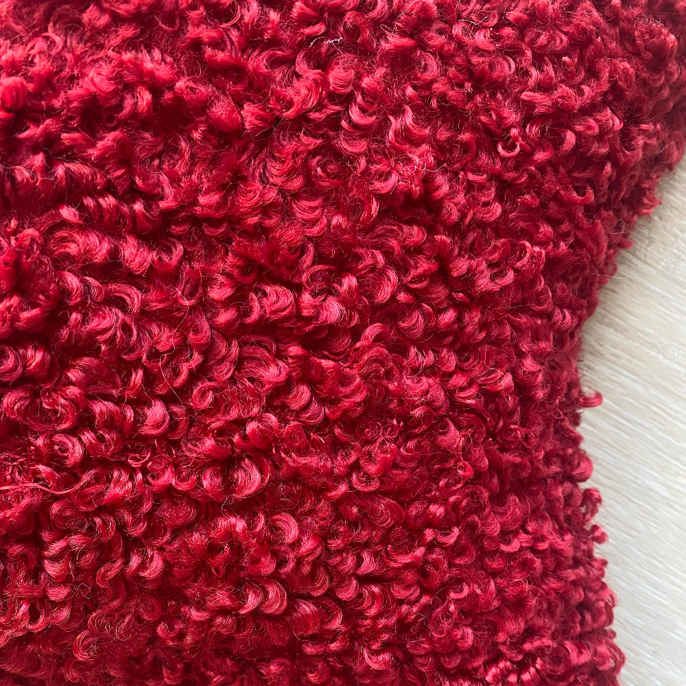 Cuscino a forma di stella tessuto bouclè rosso teddy con scritta personalizzata