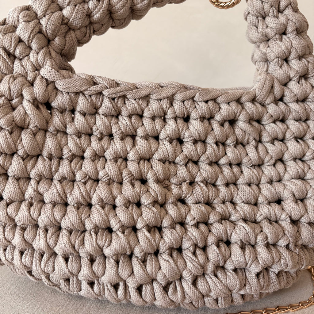 Hobo bag all'uncinetto beige