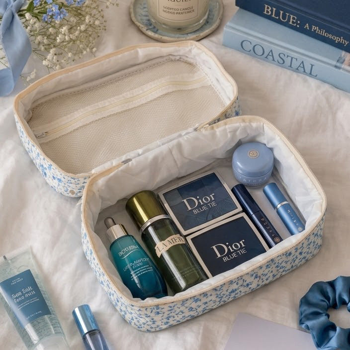 Beauty Case Personalizzato con Nome Ricamato in Velluto Floreale Blu
