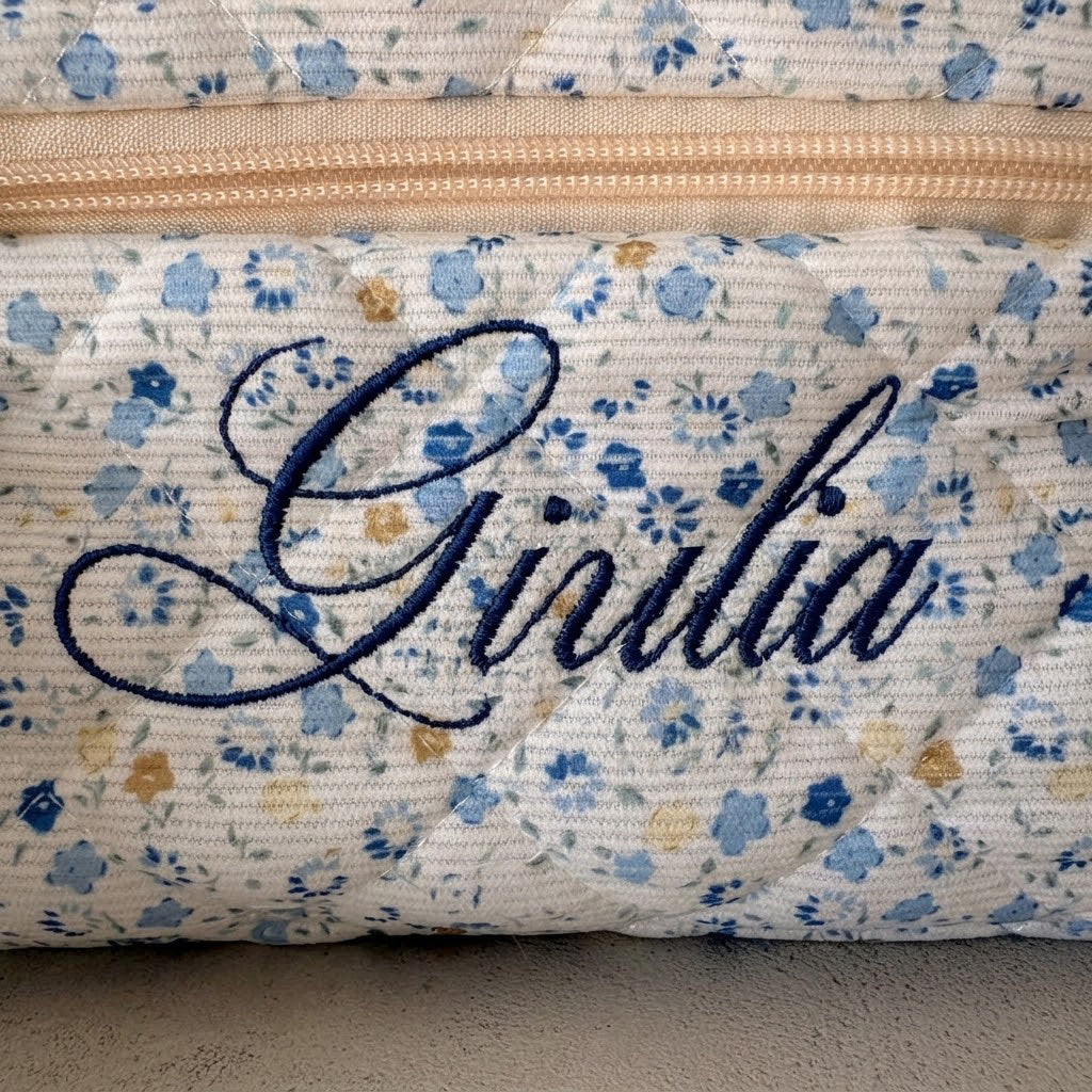 Beauty Case Personalizzato con Nome Ricamato in Velluto Floreale Blu