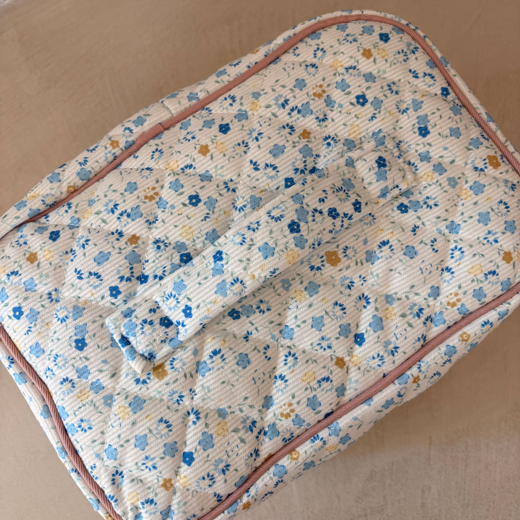 Beauty Case Personalizzato con Nome Ricamato in Velluto Floreale Blu