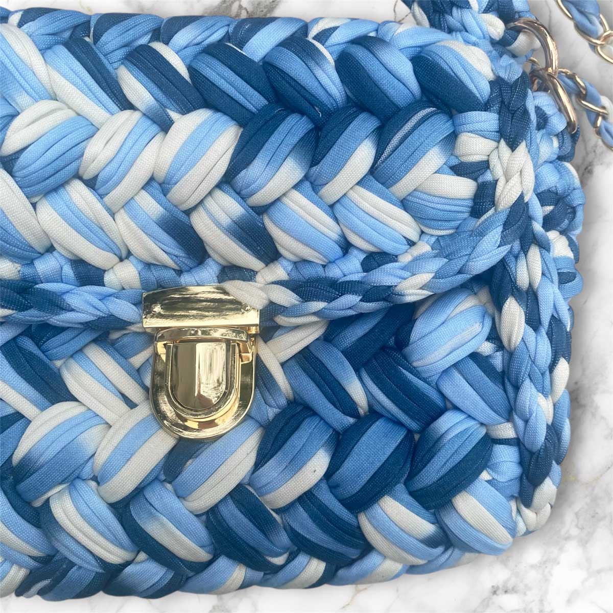 Borsa in fettuccia personalizzata con ciondolo iniziale Odette multicolor blu