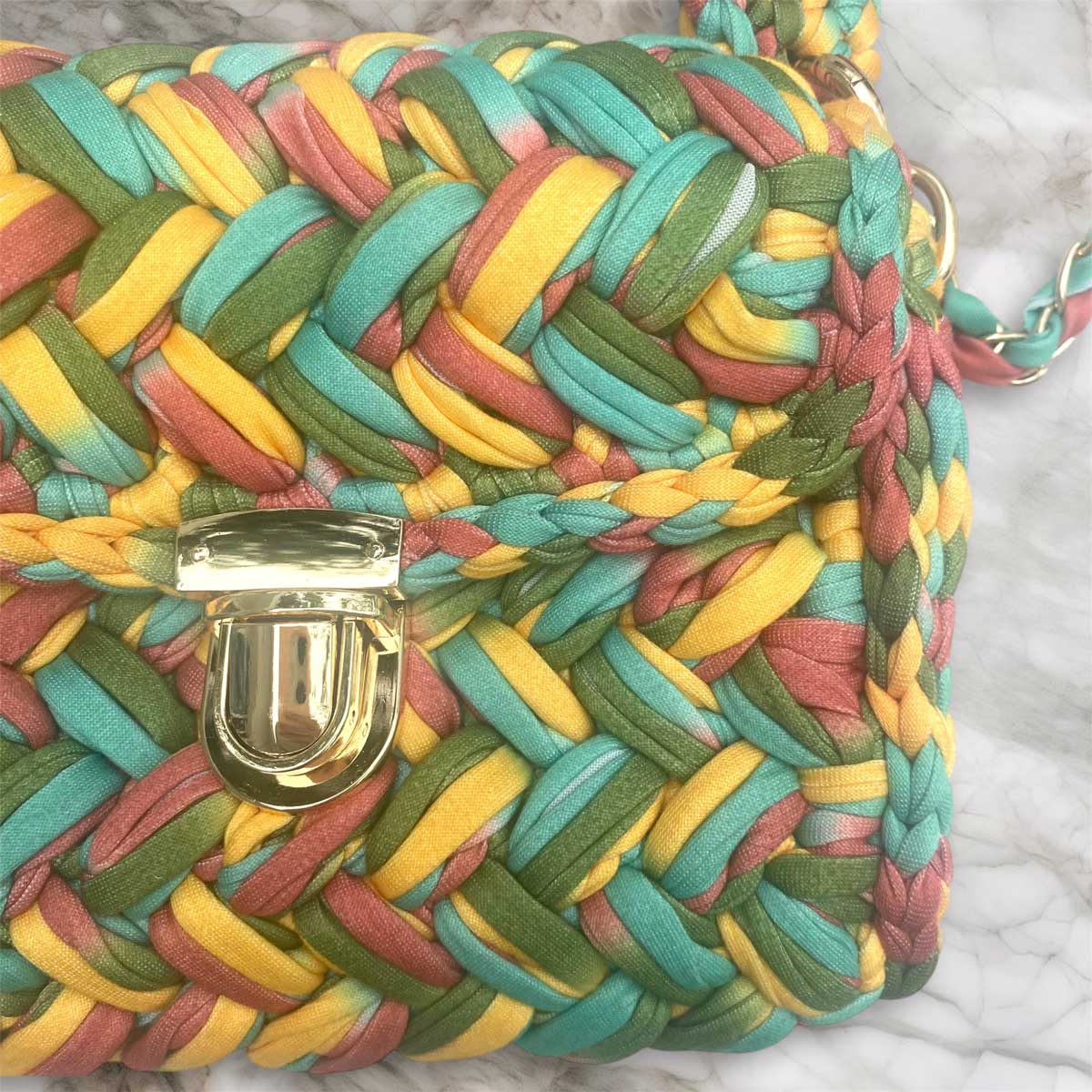 Borsa in fettuccia personalizzata con ciondolo iniziale Odette multicolor verde