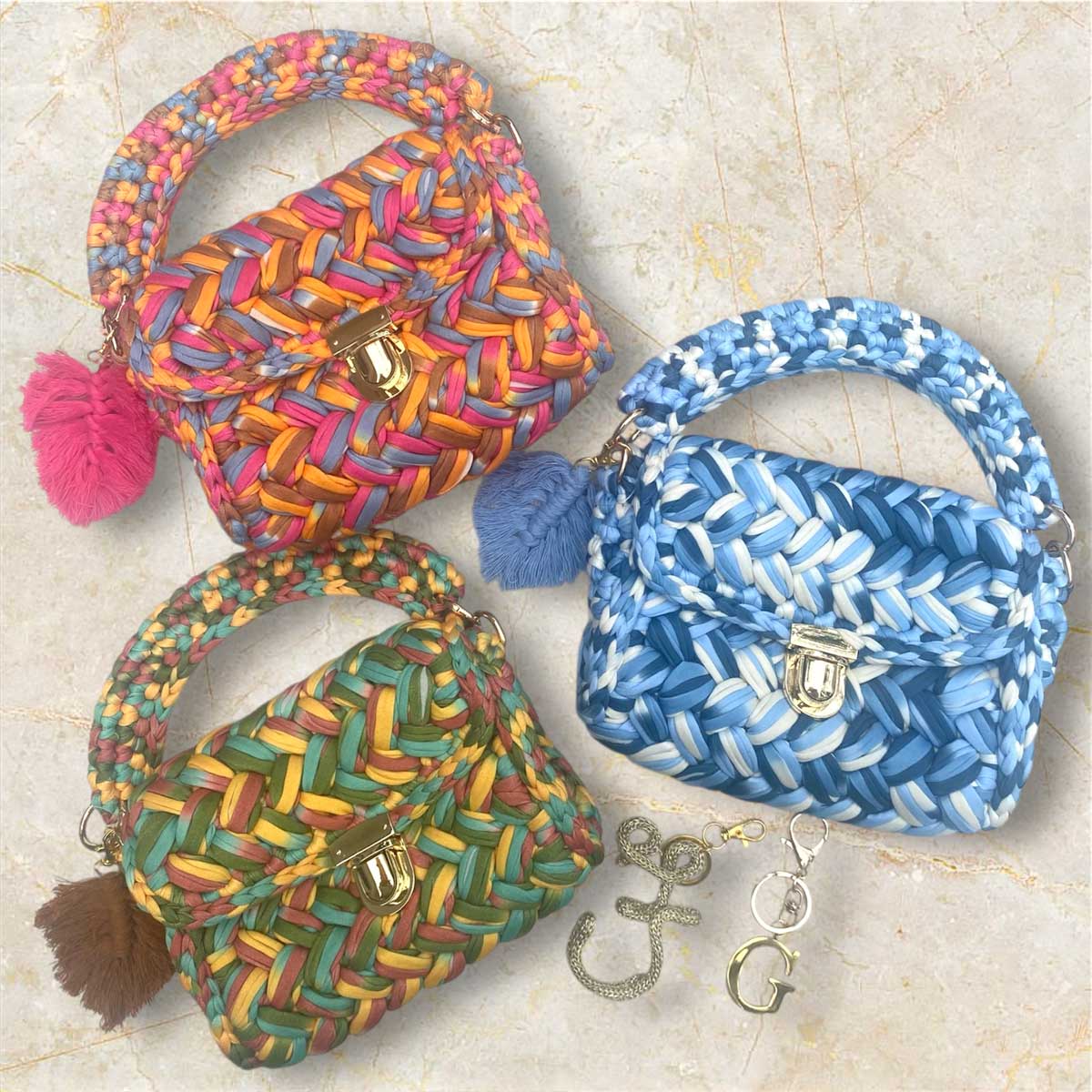 Borsa in fettuccia personalizzata con ciondolo iniziale Odette multicolor