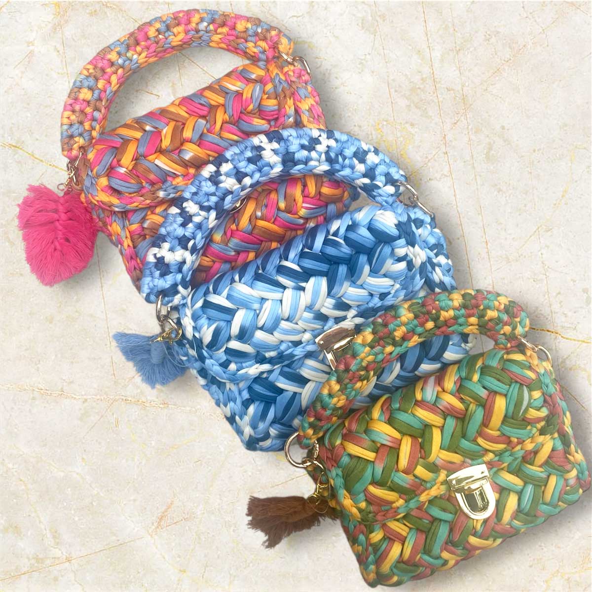 Borsa in fettuccia personalizzata con ciondolo iniziale Odette multicolor