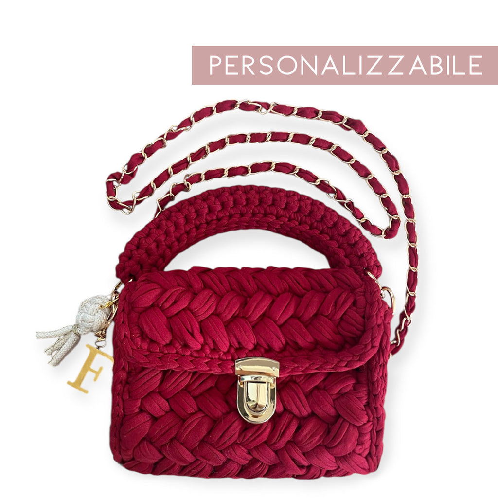 Borsa in fettuccia bordeaux all'uncinetto personalizzabile con iniziale