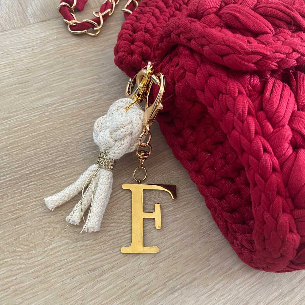 Borsa in fettuccia bordeaux all'uncinetto personalizzabile con iniziale