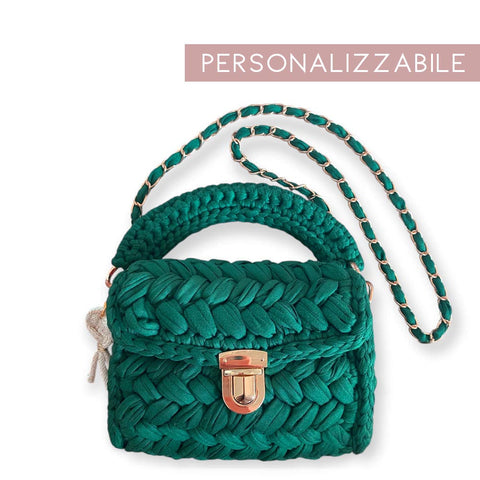 Borsa in fettuccia verde all'uncinetto personalizzabile con iniziale