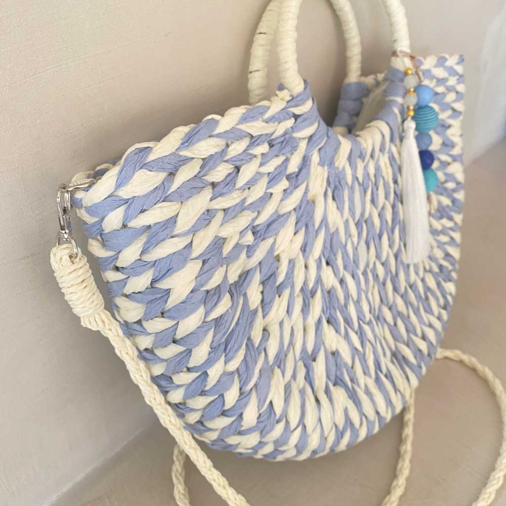 Borsa bianca e azzurra in paglia personalizzabile