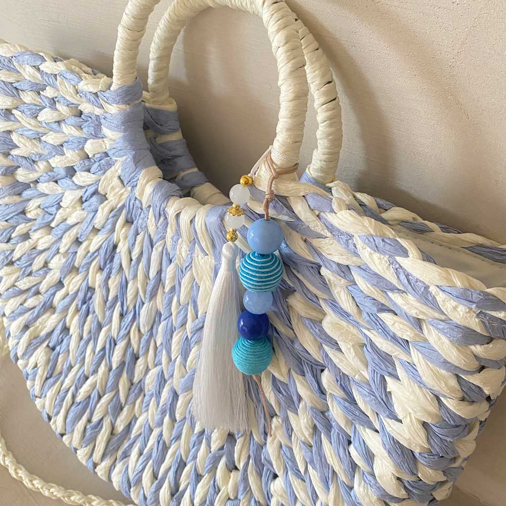 Borsa bianca e azzurra in paglia personalizzabile
